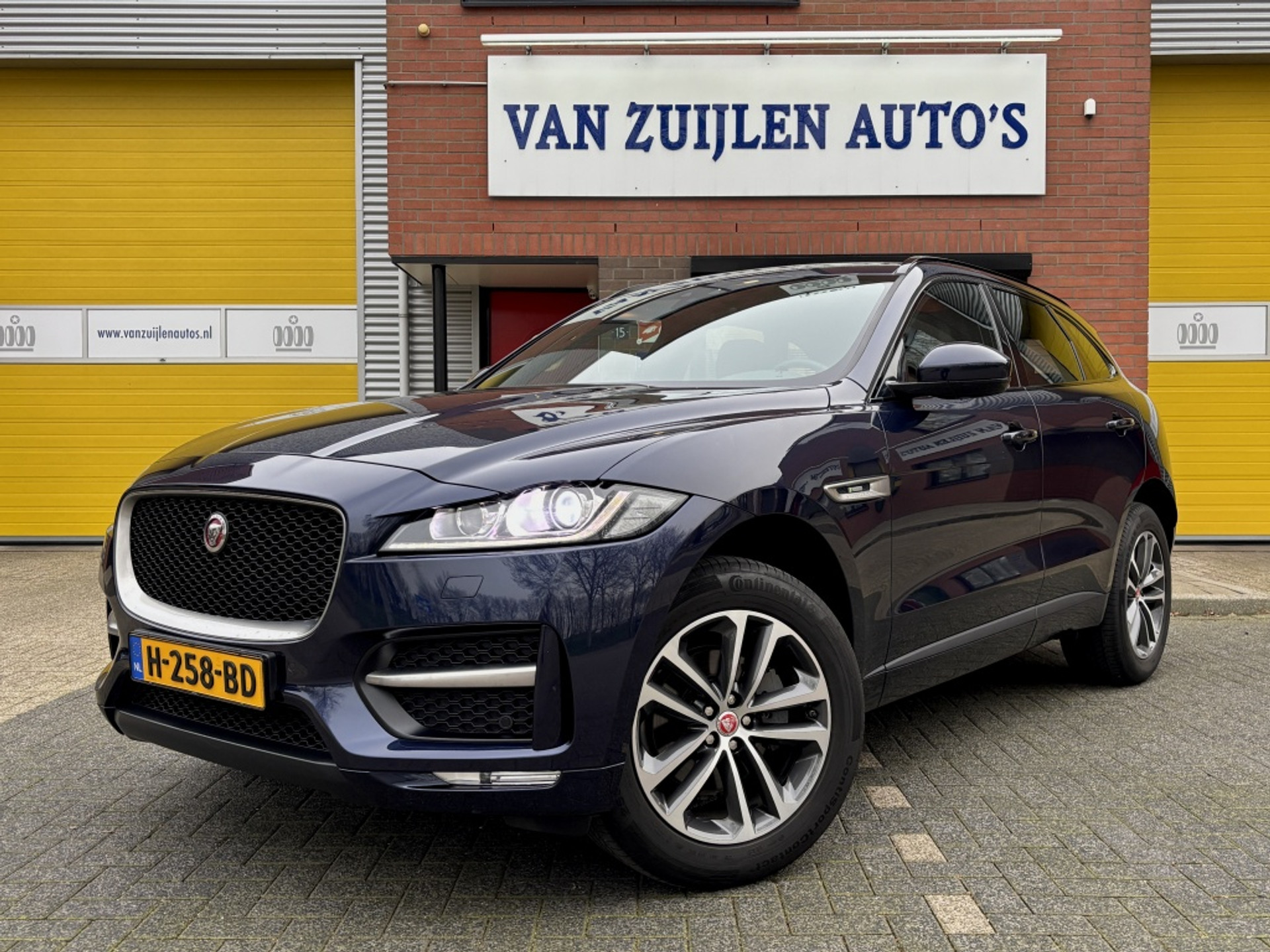Jaguar F-Pace 2.5t AWD R-Sport Panorama Leder Keyless Camera Meridian 43637001-0.jpg | Van Zuijlen Auto's