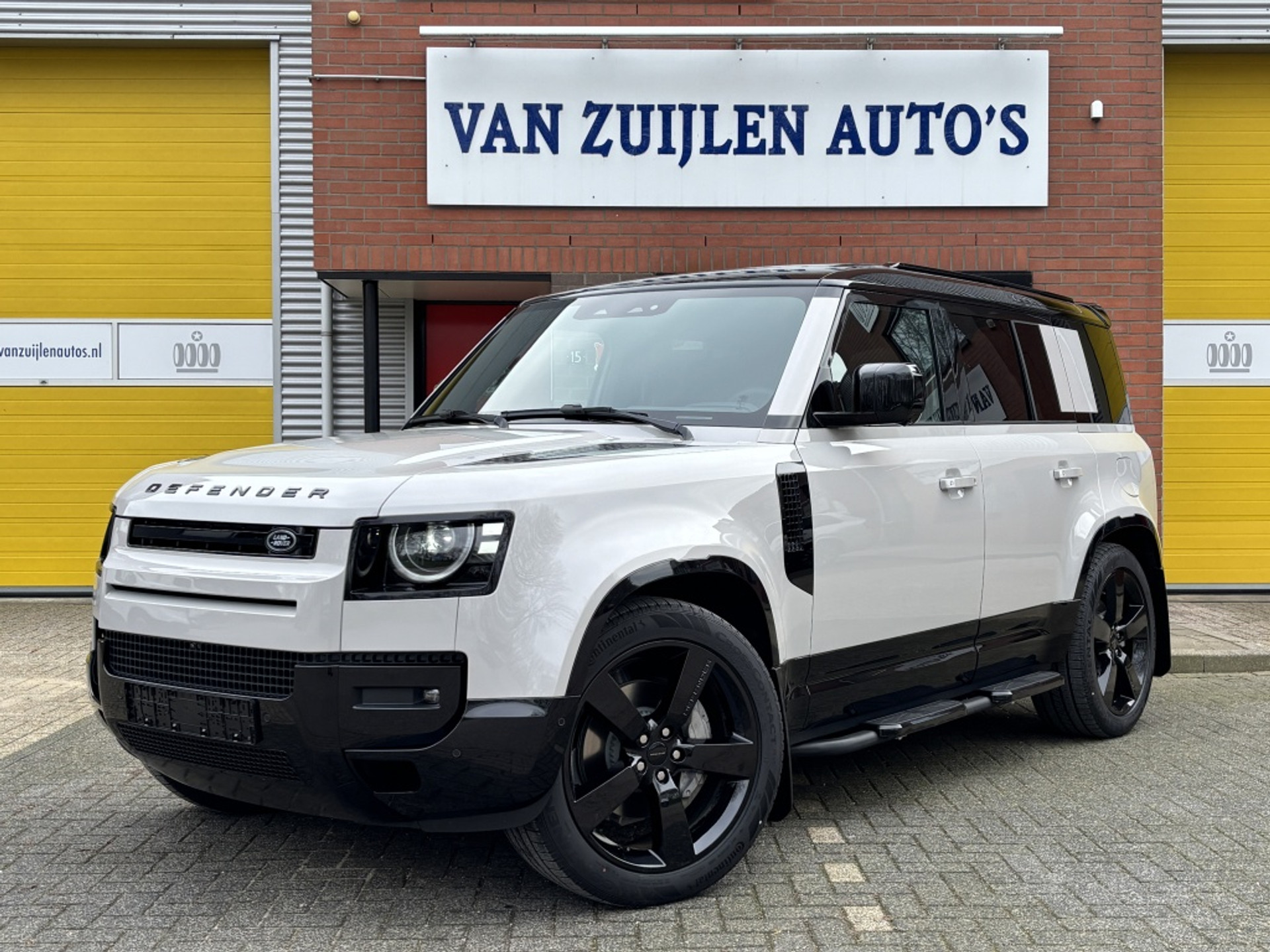 Land Rover Defender 110 X-Dynamic HSE Black Urban Head-up 22'' Trekhaak BTW 45956429-0.jpg | Van Zuijlen Auto's