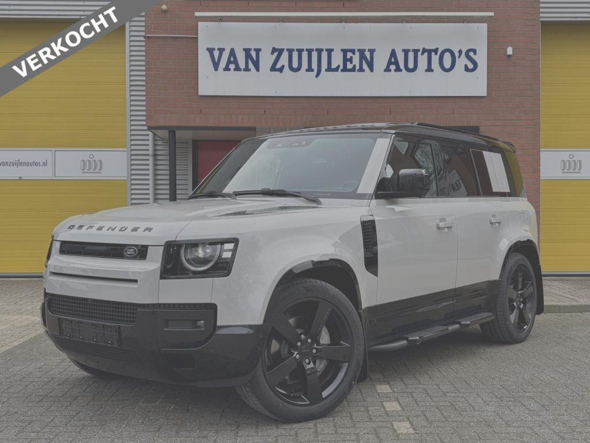 Land Rover Defender 110 X-Dynamic HSE Black Urban Head-up 22'' Trekhaak BTW VERKOCHT 45956429-0.jpg | Van Zuijlen Auto's