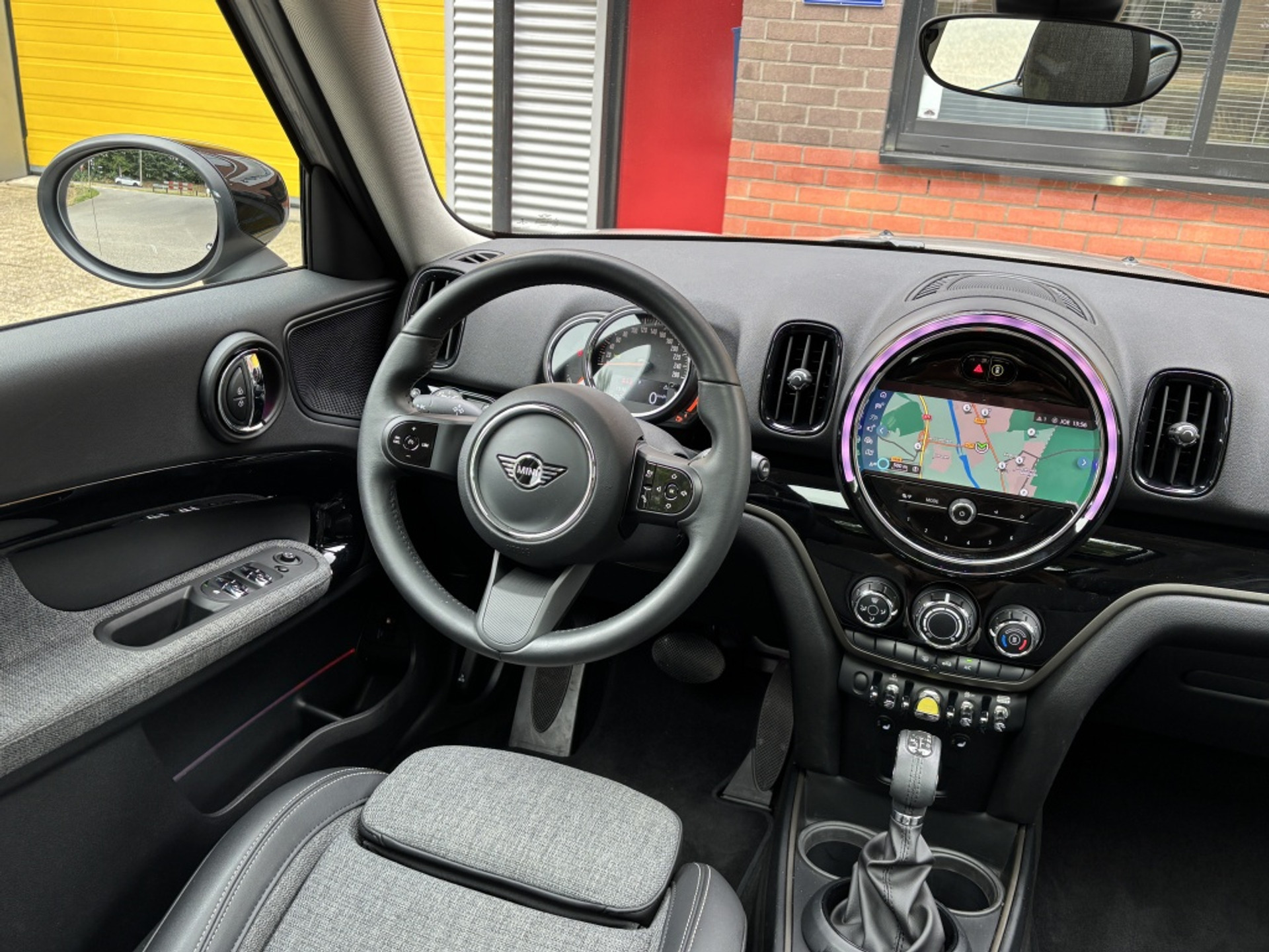 MINI Countryman 2.0 Cooper SE ALL4 Panorama Black Pack Dakrails Sportstoelen VERKOCHT 45993089-15.jpg | Van Zuijlen Auto's