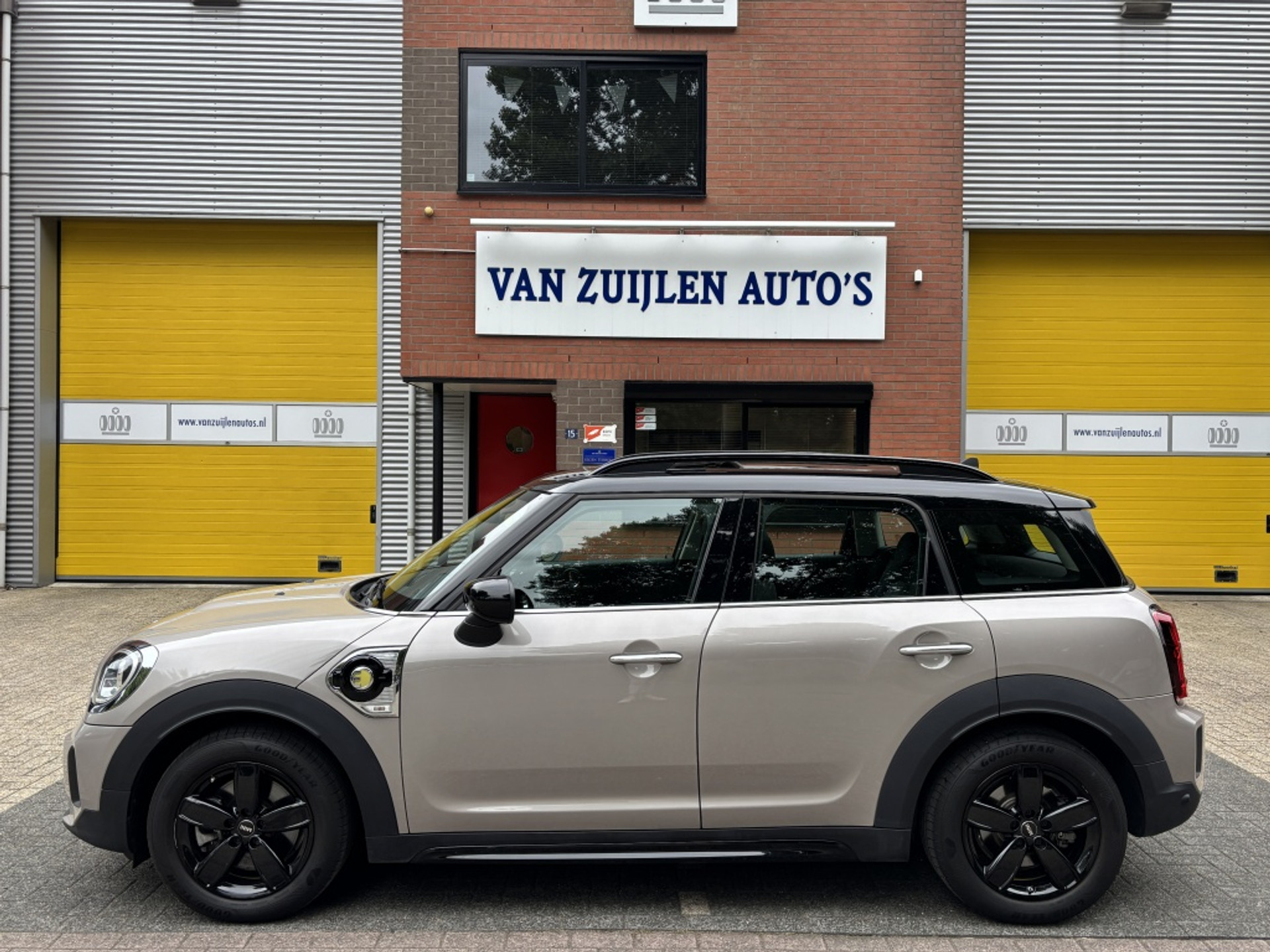 MINI Countryman 2.0 Cooper SE ALL4 Panorama Black Pack Dakrails Sportstoelen VERKOCHT 45993089-2.jpg | Van Zuijlen Auto's