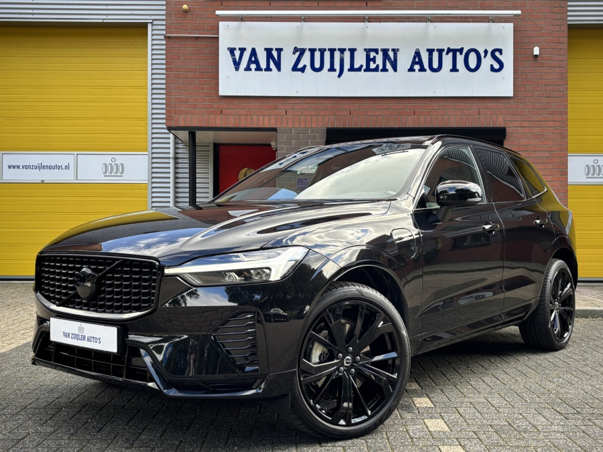 Volvo XC60 T6 AWD Black Edition Panorama 21'' Trekhaak Harman Kardon 46599371-0.jpg | Van Zuijlen Auto's