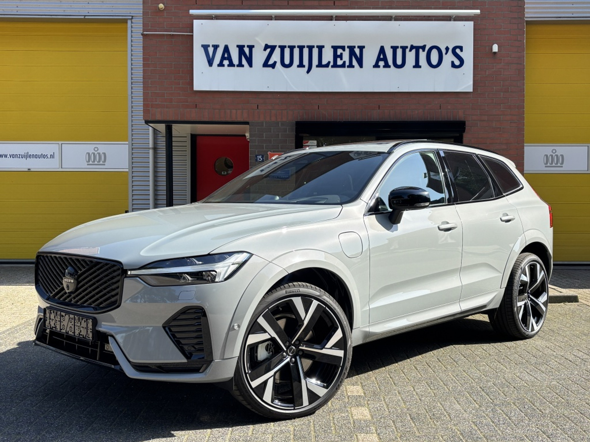 Volvo XC60 T8 AWD Ultra Black Edition Luchtvering Pano 22'' B&W Massage 46599371-0.jpg | Van Zuijlen Auto's