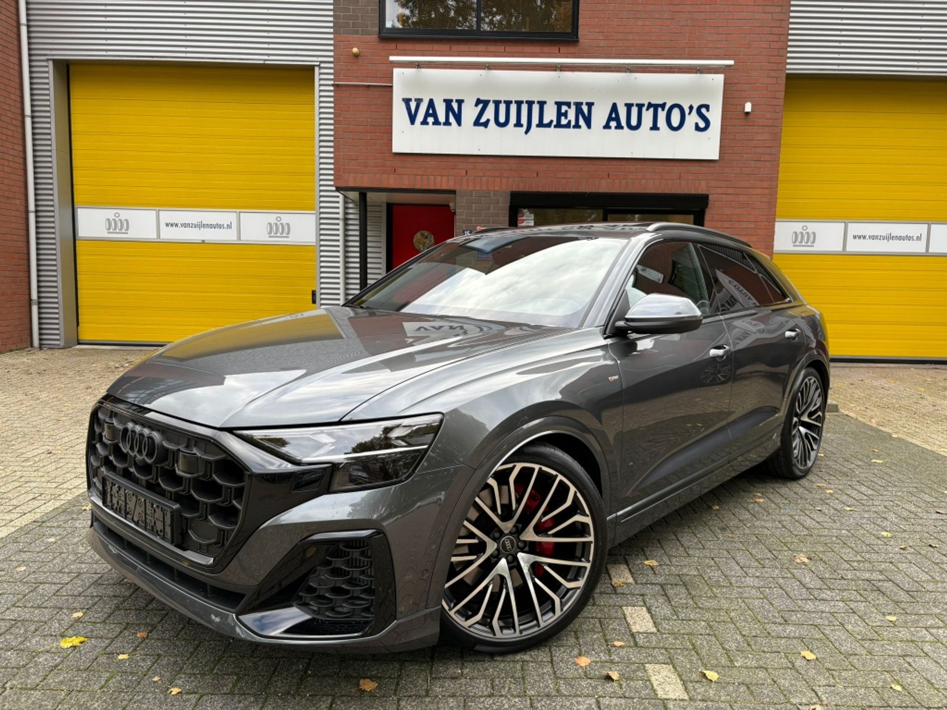 Audi Q8 55 TFSIe Quattro 394pk S-Line Pano 4W 23" Trekhaak B&O Soft Matr 47309702-0.jpg | Van Zuijlen Auto's