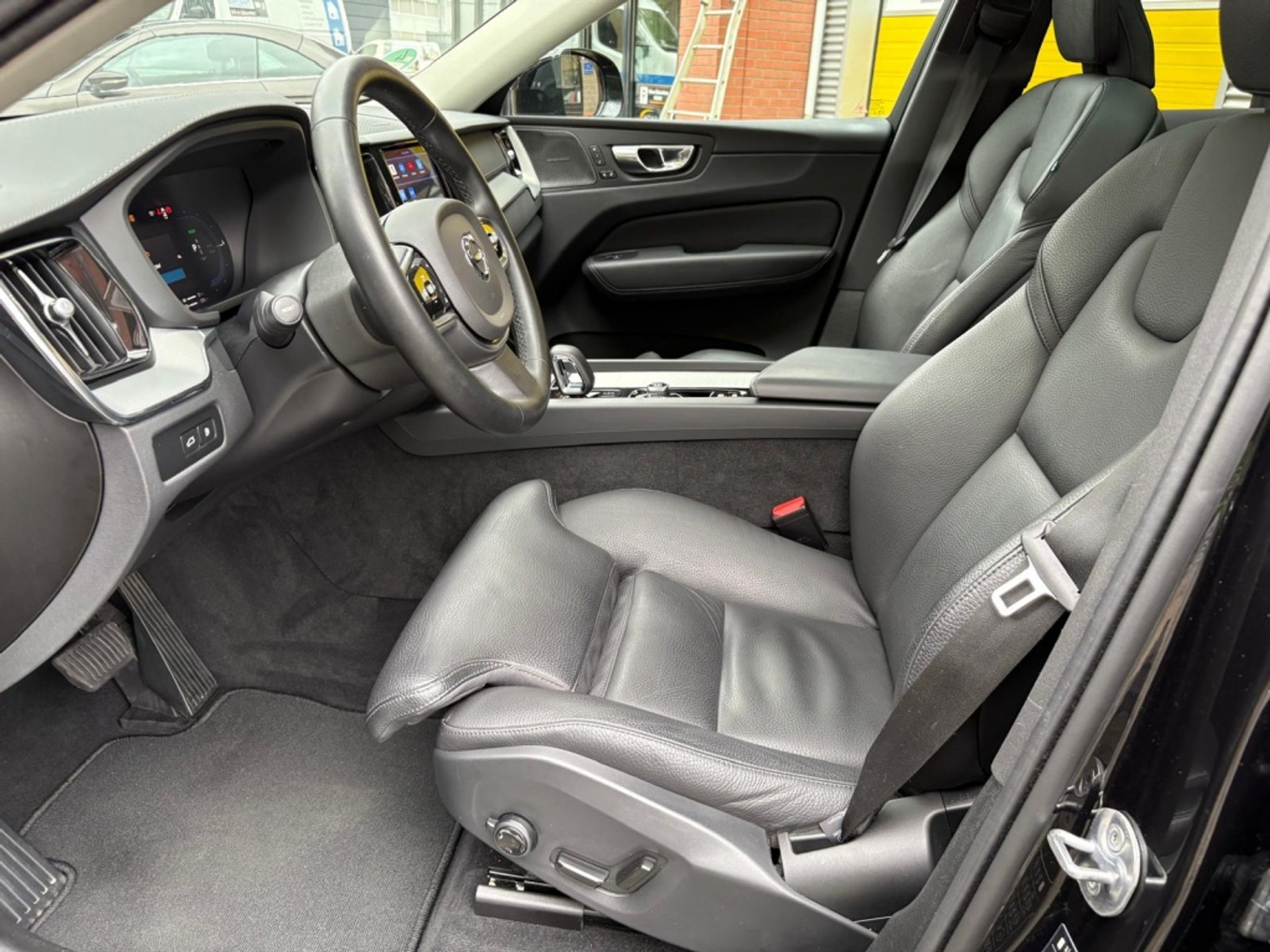 Volvo XC60 2.0 T8 AWD Ultimate Dark Trekhaak Four-C Polestar Head-Up 48510994-10.jpg | Van Zuijlen Auto's