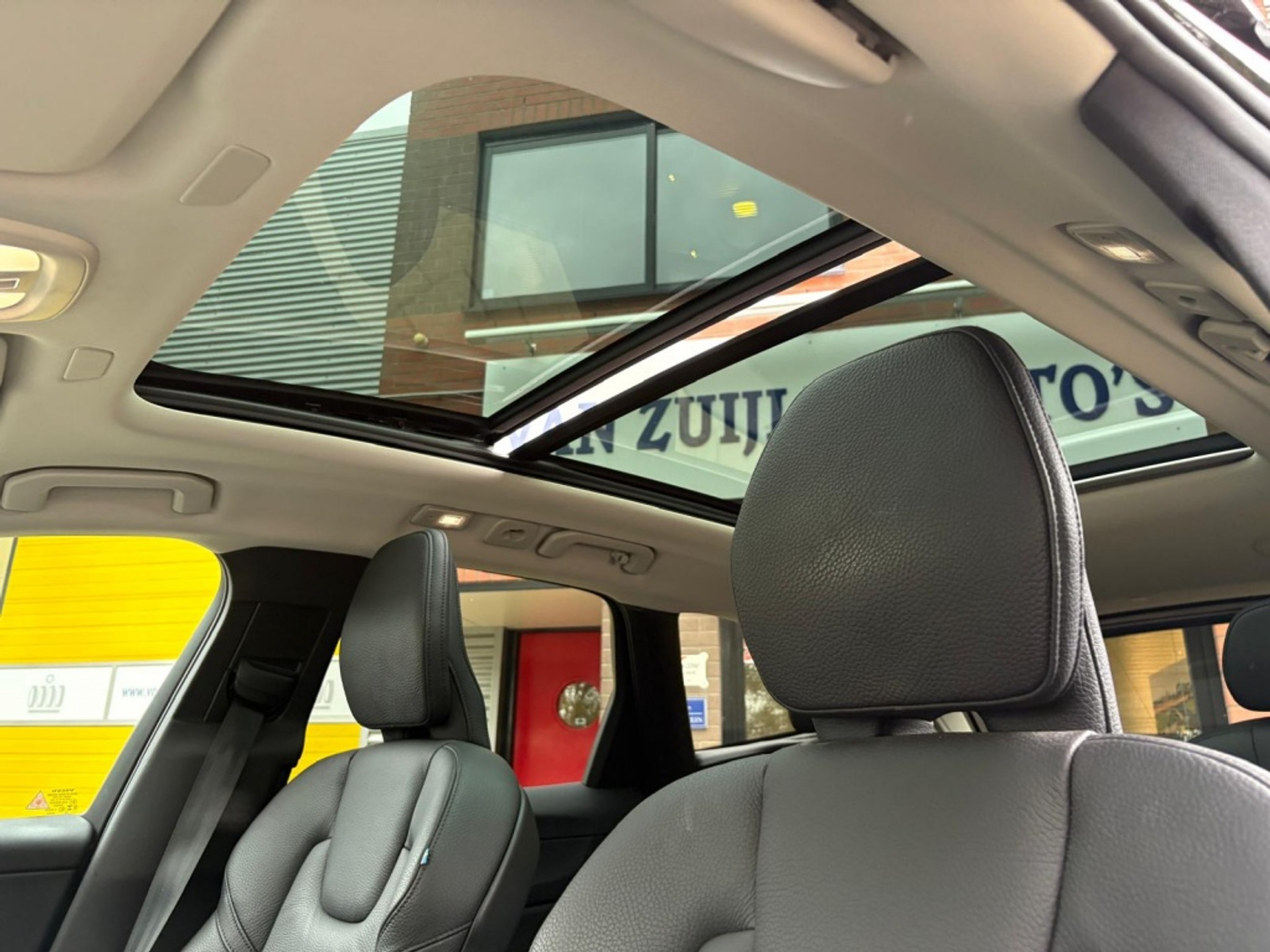 Volvo XC60 2.0 T8 AWD Ultimate Dark Trekhaak Four-C Polestar Head-Up 48510994-11.jpg | Van Zuijlen Auto's