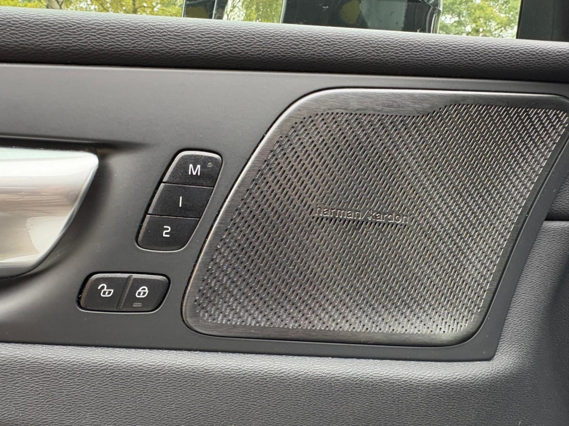 Volvo XC60 2.0 T8 AWD Ultimate Dark Trekhaak Four-C Polestar Head-Up 48510994-15.jpg | Van Zuijlen Auto's