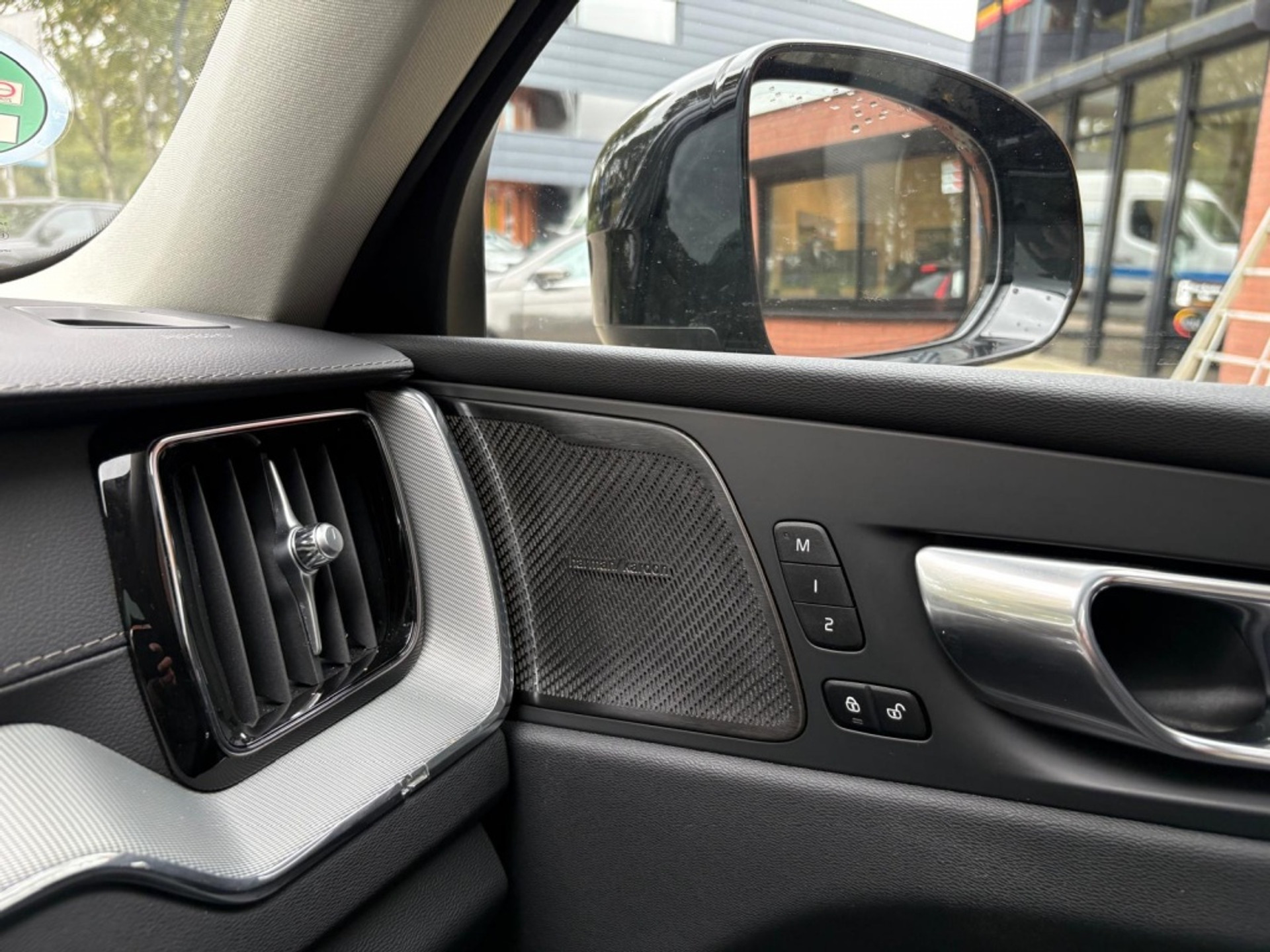 Volvo XC60 2.0 T8 AWD Ultimate Dark Trekhaak Four-C Polestar Head-Up 48510994-16.jpg | Van Zuijlen Auto's