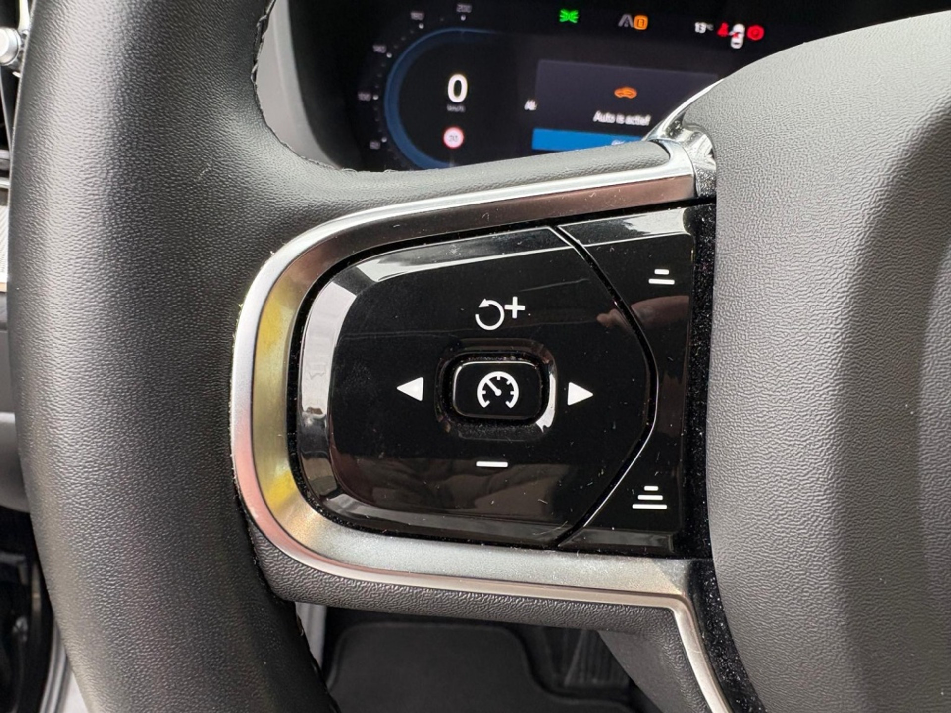 Volvo XC60 2.0 T8 AWD Ultimate Dark Trekhaak Four-C Polestar Head-Up 48510994-9.jpg | Van Zuijlen Auto's