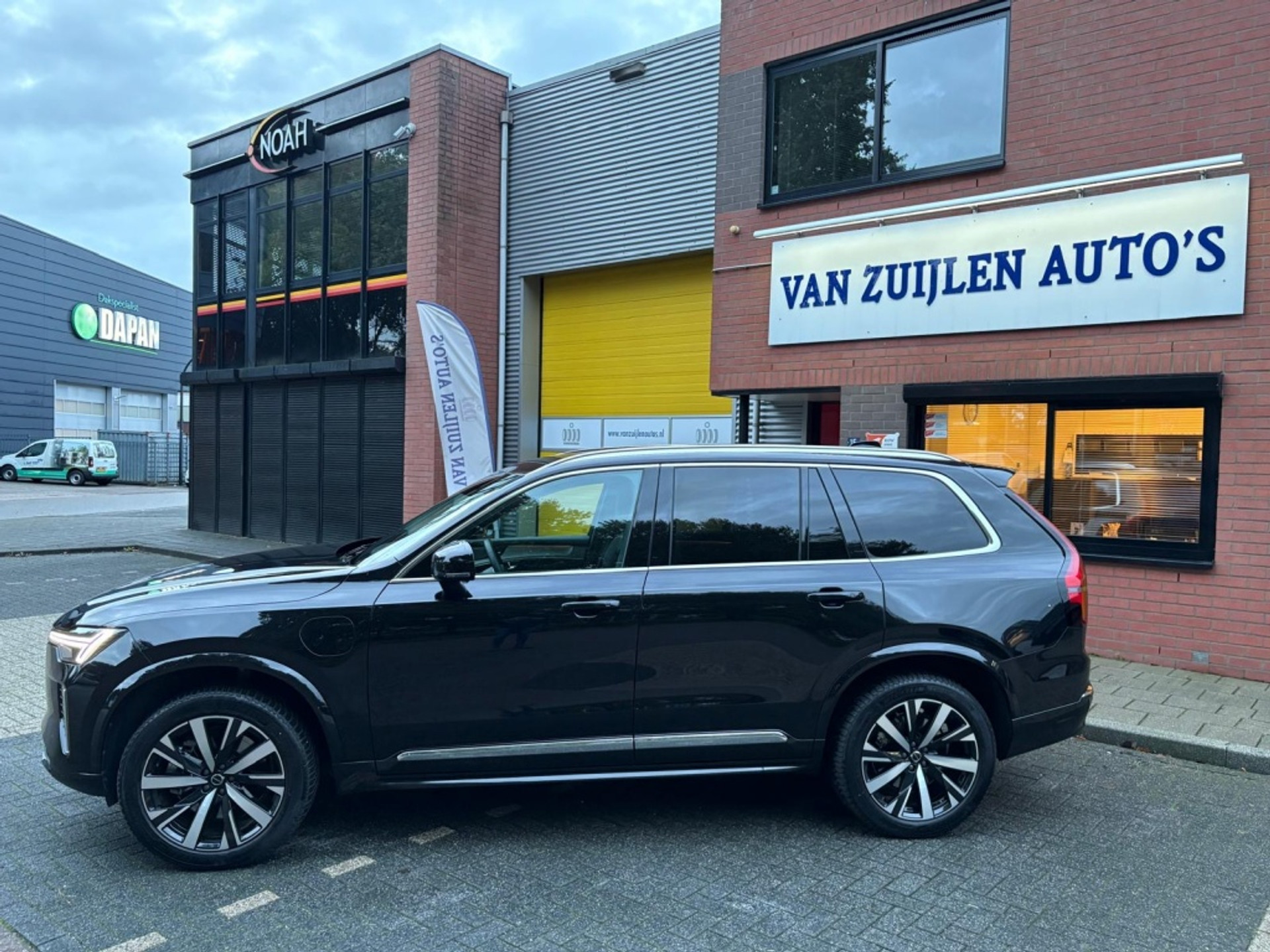 Volvo XC90 2.0 T8 AWD Facelift Plus Bright 7-zits Trekhaak HK Camera 48607935-3.jpg | Van Zuijlen Auto's