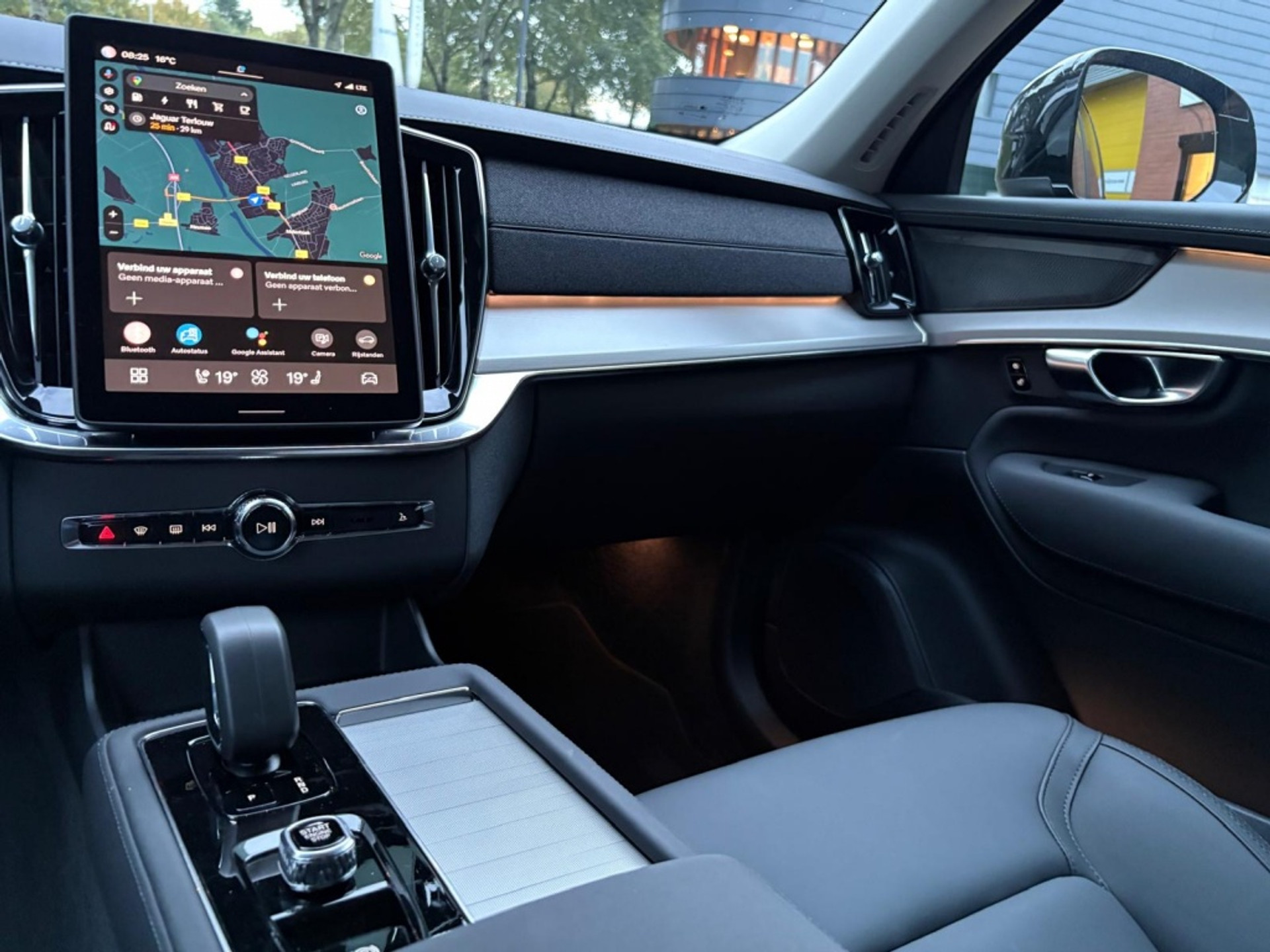 Volvo XC90 2.0 T8 AWD Facelift Plus Bright 7-zits Trekhaak HK Camera 48607935-4.jpg | Van Zuijlen Auto's