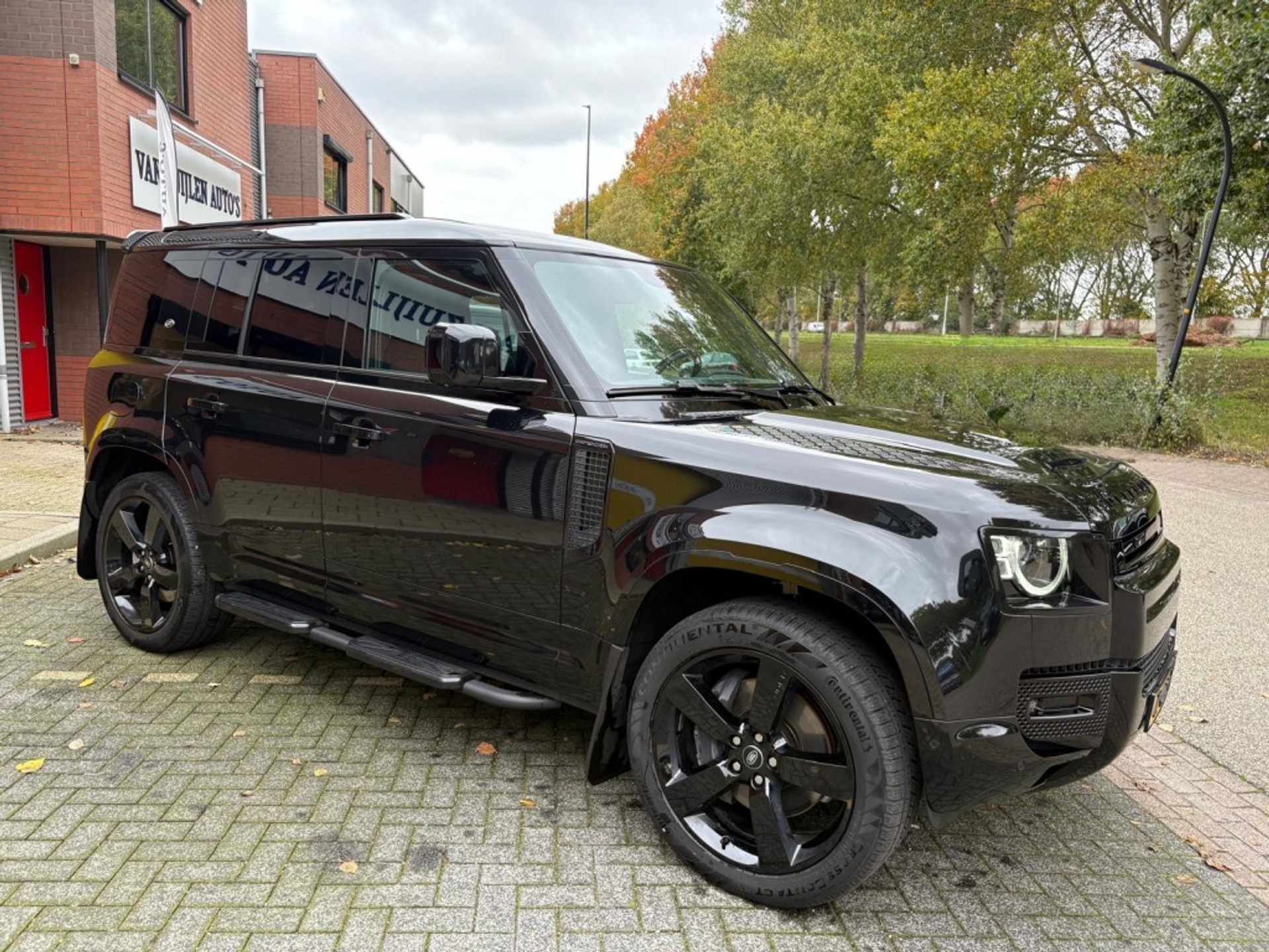 Land Rover Defender 110 P400e 404pk Pano 22" Black Pack Trekhaak Urban ACC BTW 48743628-1.jpg | Van Zuijlen Auto's