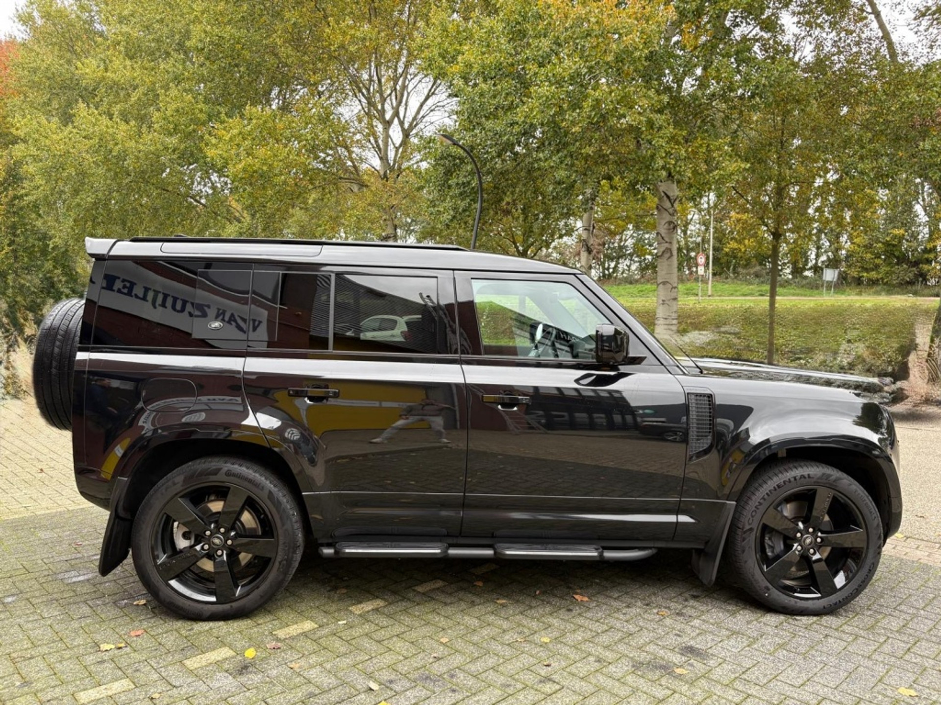 Land Rover Defender 110 P400e 404pk Pano 22" Black Pack Trekhaak Urban ACC BTW 48743628-3.jpg | Van Zuijlen Auto's