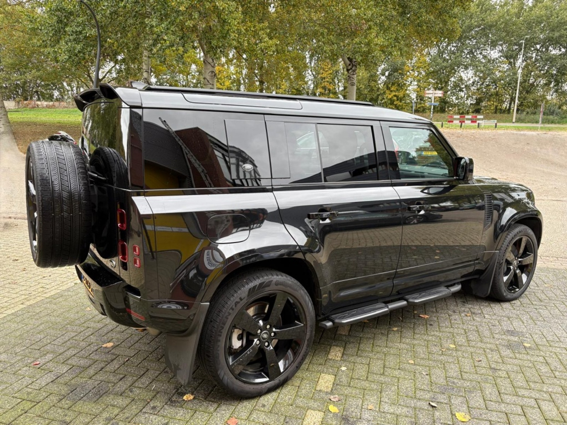 Land Rover Defender 110 P400e 404pk Pano 22" Black Pack Trekhaak Urban ACC BTW 48743628-4.jpg | Van Zuijlen Auto's