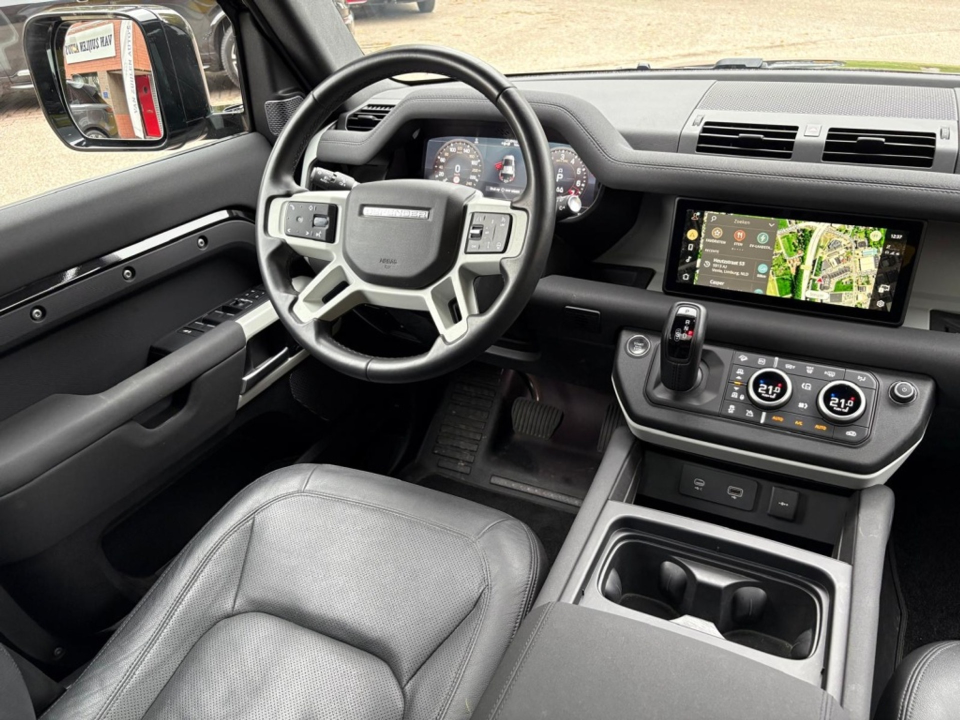 Land Rover Defender 110 P400e 404pk Pano 22" Black Pack Trekhaak Urban ACC BTW 48743628-6.jpg | Van Zuijlen Auto's