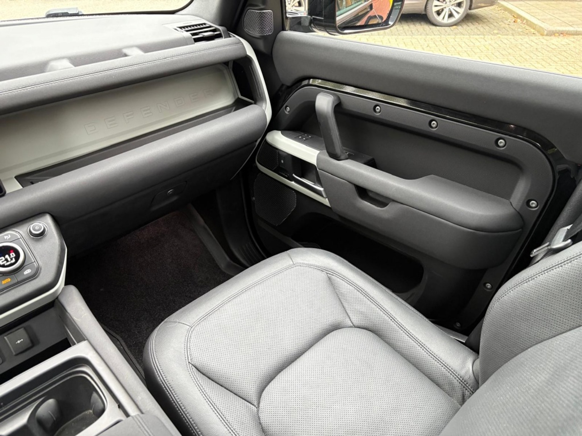 Land Rover Defender 110 P400e 404pk Pano 22" Black Pack Trekhaak Urban ACC BTW 48743628-9.jpg | Van Zuijlen Auto's