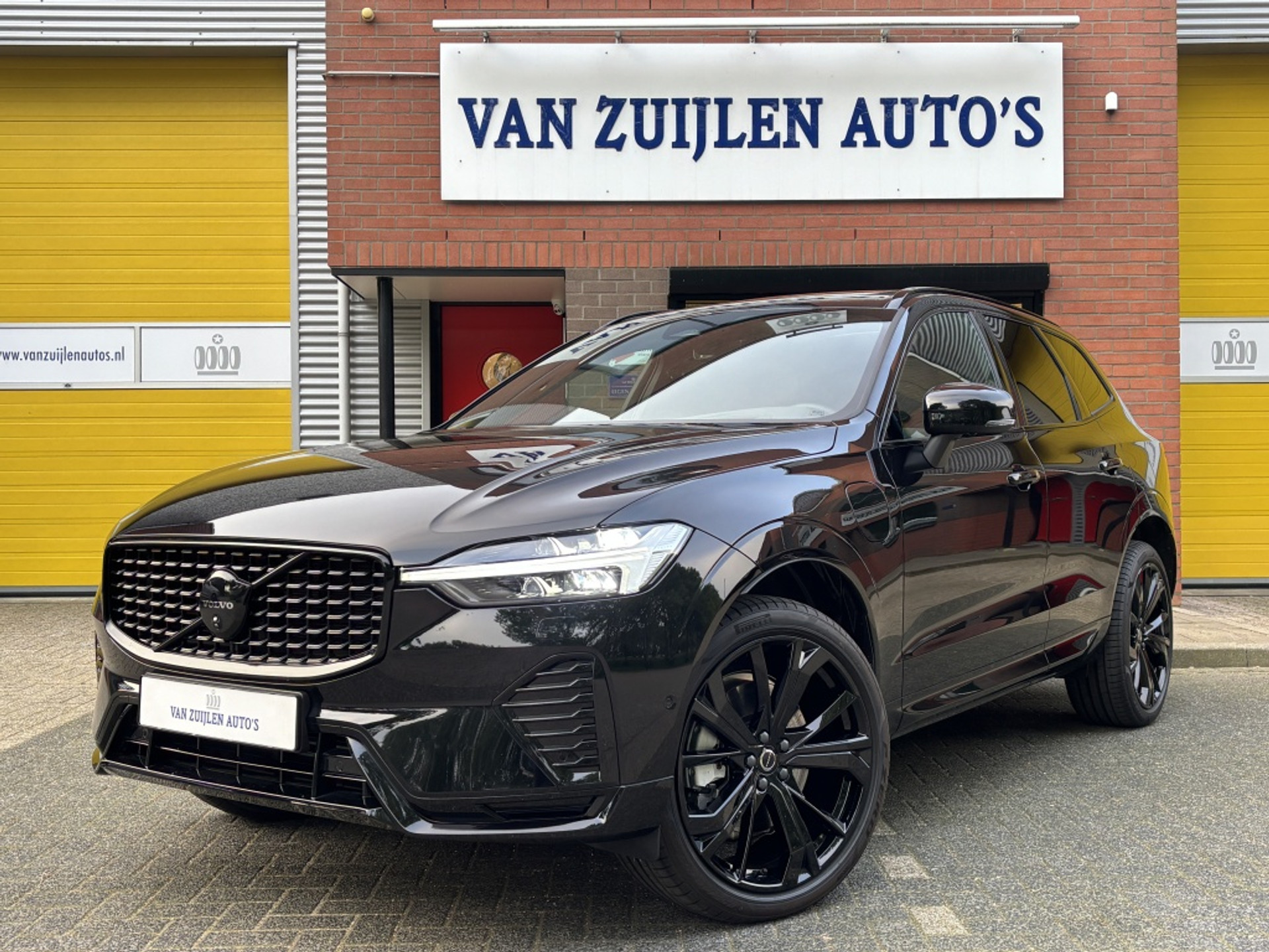 Volvo XC60 T8 AWD 457pk Black Edition Plus Panorama 21'' Head-up HK 49507878-0.jpg | Van Zuijlen Auto's