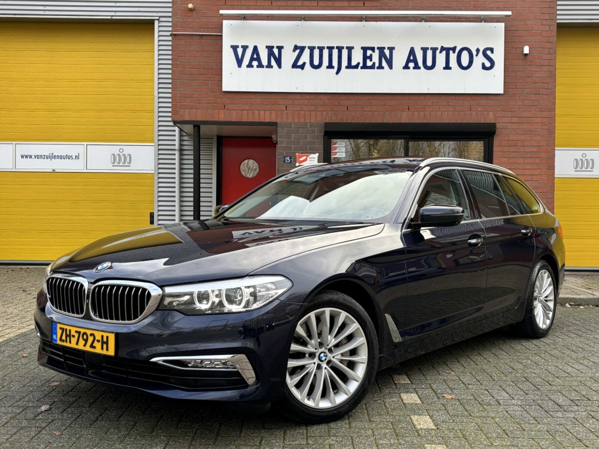 BMW 5 Serie Touring 530d Luxury Panorama Head-Up ACC HK 360 Softclose 49738319-0.jpg | Van Zuijlen Auto's