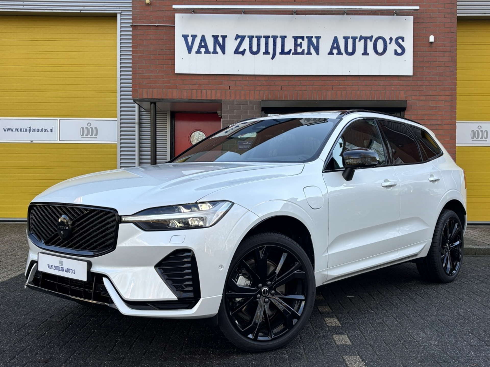 Volvo XC60 T8 AWD 457pk Black Edition Plus MY2026 Panorama 21" Head-up HK 50026096-0.jpg | Van Zuijlen Auto's