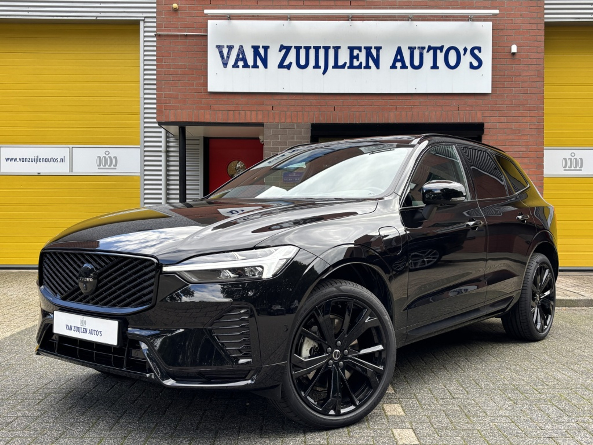Volvo XC60 T6 AWD 350pk Black Edition MY26 Panorama 21" Trekhaak Head-up 50026096-0.jpg | Van Zuijlen Auto's