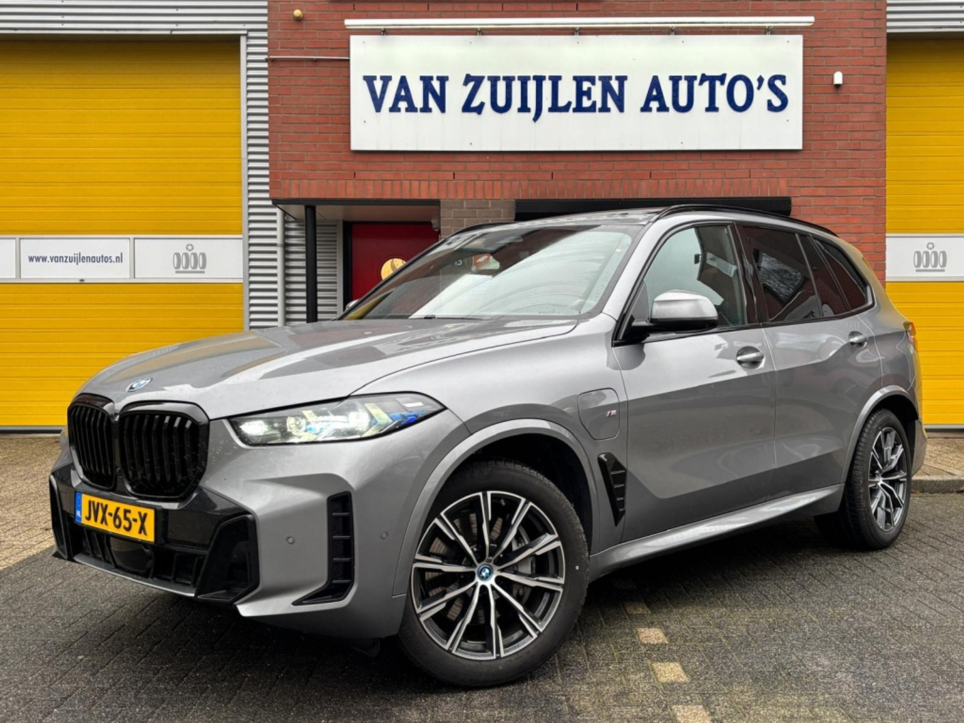 BMW X5 xDrive50e M-Sport Pano Trekhaak Head-Up Softclose 360° 51609393-0.jpg | Van Zuijlen Auto's