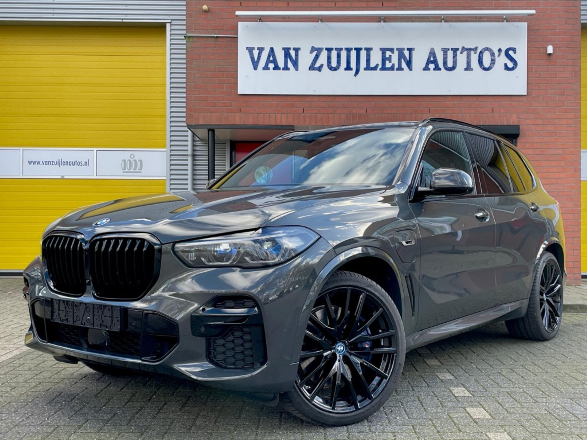 BMW X5 xDrive45e M Sport Pro 22" Trekhaak Pano Head Laser Stoelvent HK 52492623-0.jpg | Van Zuijlen Auto's