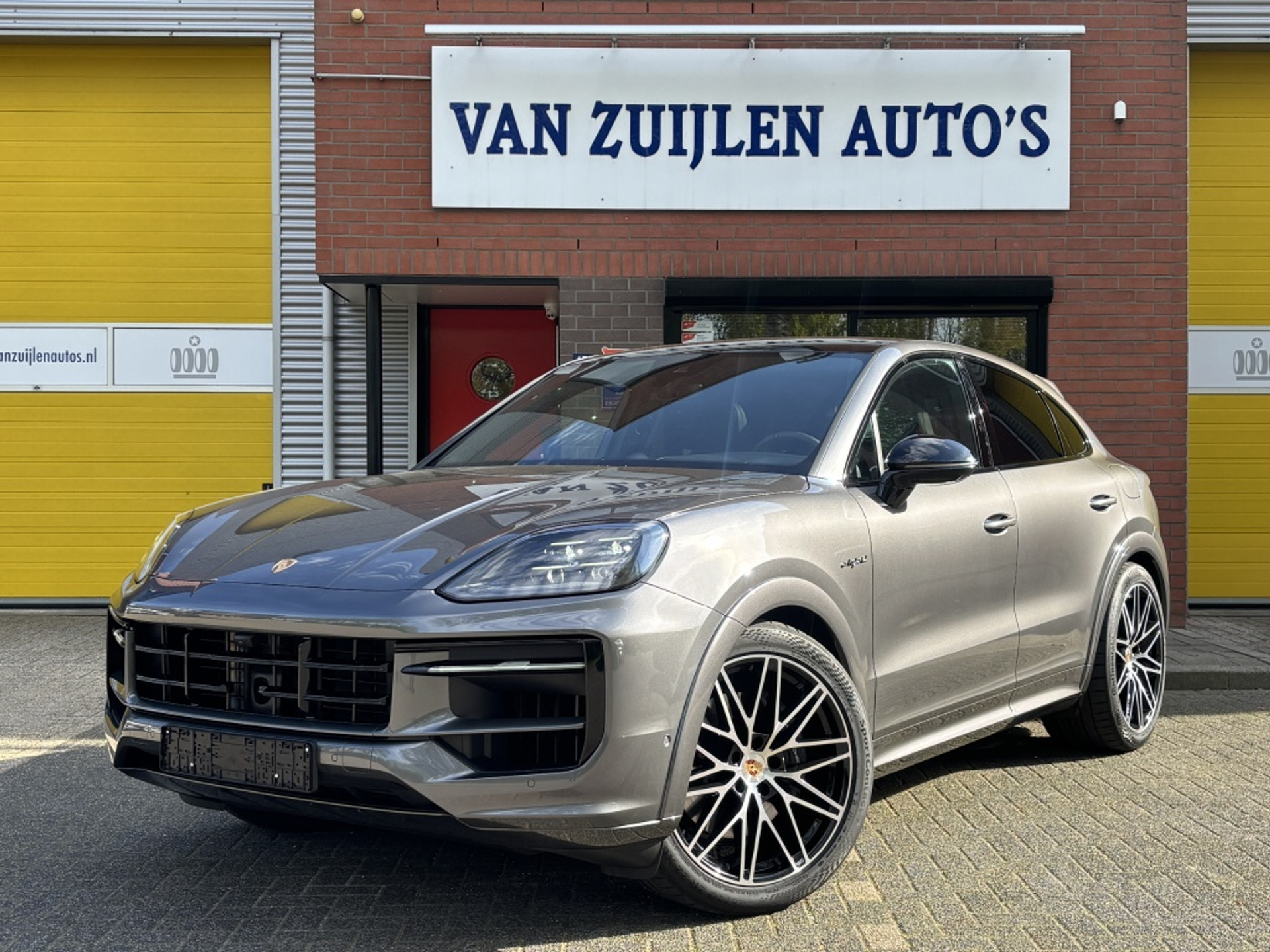 Porsche Cayenne Coupé E-Hybrid 470pk Black Edition 18W SportDesign 22'' Trekhaak 52558193-0.jpg | Van Zuijlen Auto's
