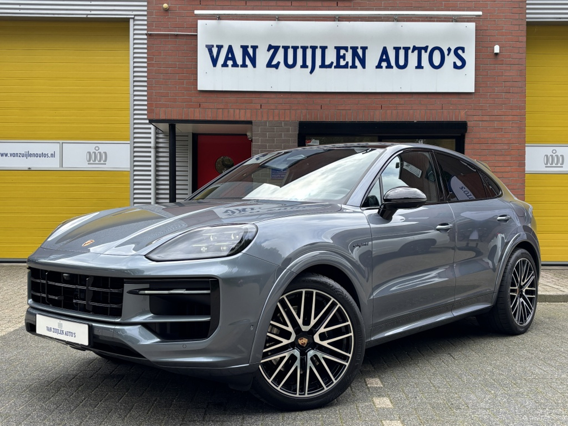 Porsche Cayenne Coupé E-Hybrid 470pk Black Edition 18W SportDesign 4W 22'' Trekhaak 52558193-0.jpg | Van Zuijlen Auto's