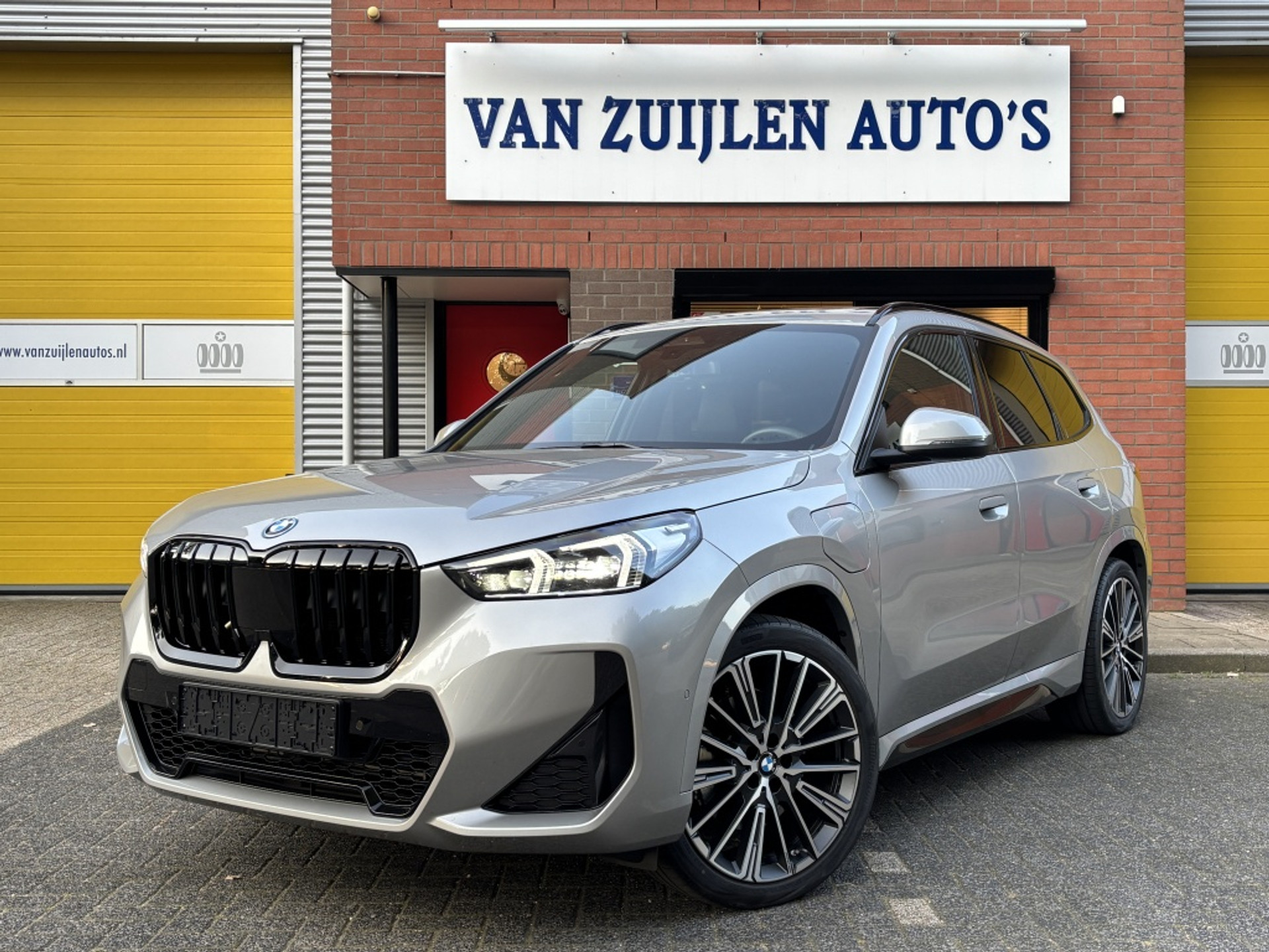 BMW X1 xDrive30e M-Sport Pano 20" Head-Up Trekhaak HK Memory 360° ACC 54632292-0.jpg | Van Zuijlen Auto's