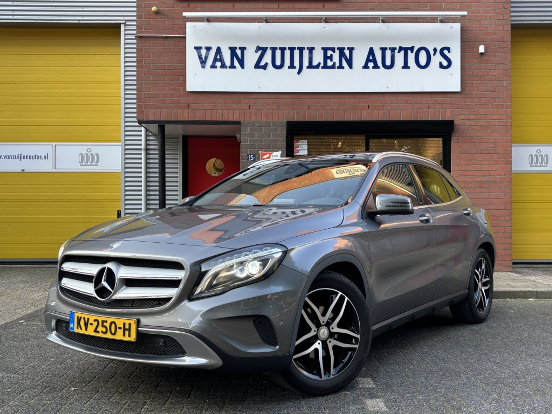Mercedes-Benz GLA 180 Prestige Aut Panorama HarmanKardon Trekhaak Camera Leder 18'' 54838499-0.jpg | Van Zuijlen Auto's
