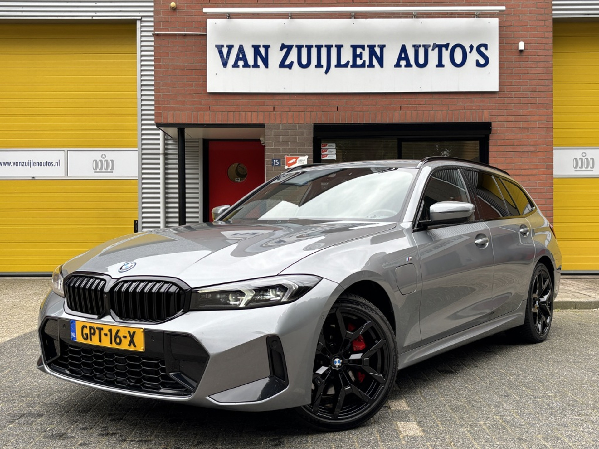 BMW 3 Serie Touring 330e Touring M-Sport Head-Up Trekhaak 360 19" Leder 54957991-0.jpg | Van Zuijlen Auto's