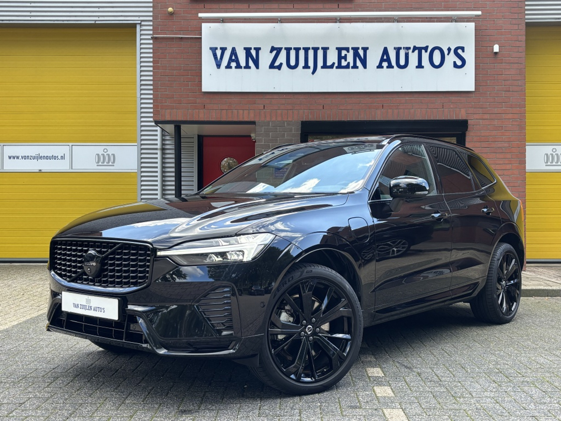 Volvo XC60 T6 AWD Black Edition Panorama 21'' Trekhaak Harman Kardon 56602102-0.jpg | Van Zuijlen Auto's
