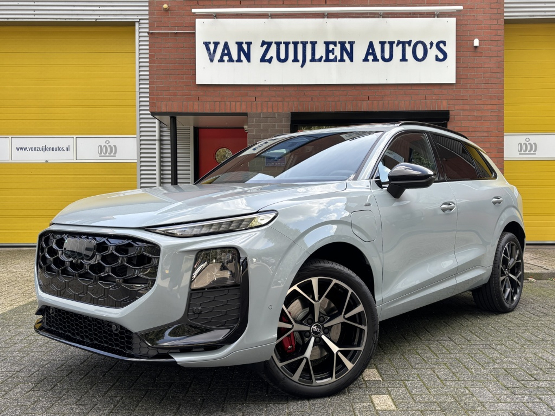 Audi Q3 e-Hybrid S-Line 272pk Panorama 20" Tech Pro *5 jaar garantie* 57372395-0.jpg | Van Zuijlen Auto's