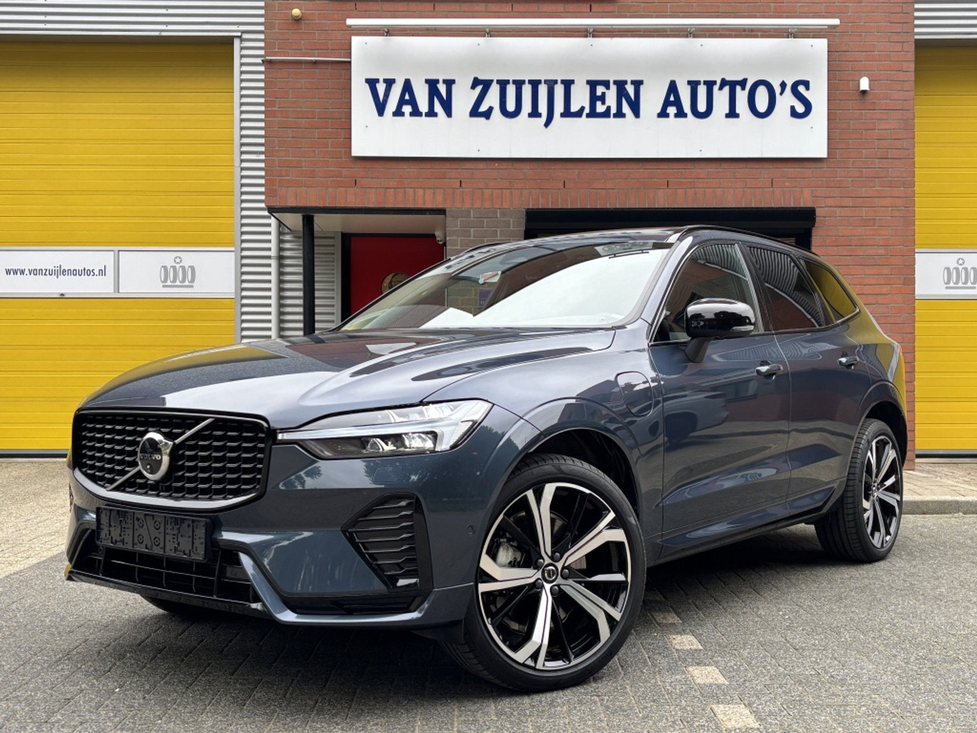 Volvo XC60 T6 AWD Plus Dark Panorama Trekhaak 21'' HK 360° 57398371-0.jpg | Van Zuijlen Auto's
